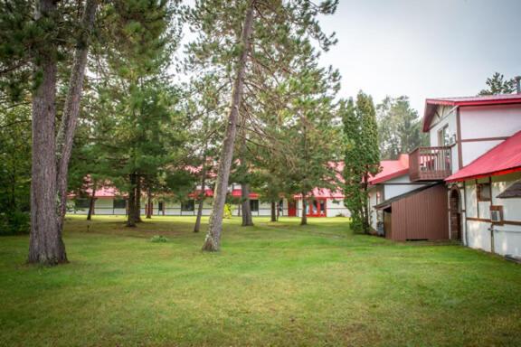 Northern Pine Inn เฮย์วาร์ด ภายนอก รูปภาพ