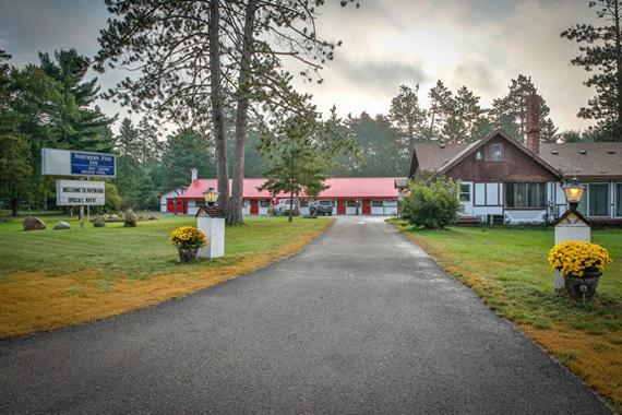 Northern Pine Inn เฮย์วาร์ด ภายนอก รูปภาพ